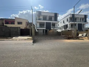 4bdrm Duplex in Omole Phase2 for sale