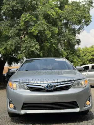 Toyota Camry XLE 4dr Sedan (2.5L 4cyl 6A) 2013 Silver
