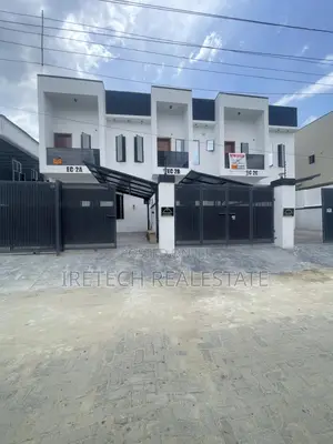 4bdrm Townhouse/Terrace in In A Gated Estate, Off Lekki-Epe Expressway