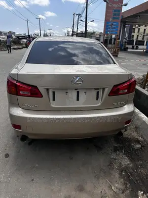Lexus IS 2009 Gold