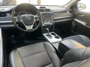 Toyota Camry SE 4dr Sedan (2.5L 4cyl 6A) 2013 Silver