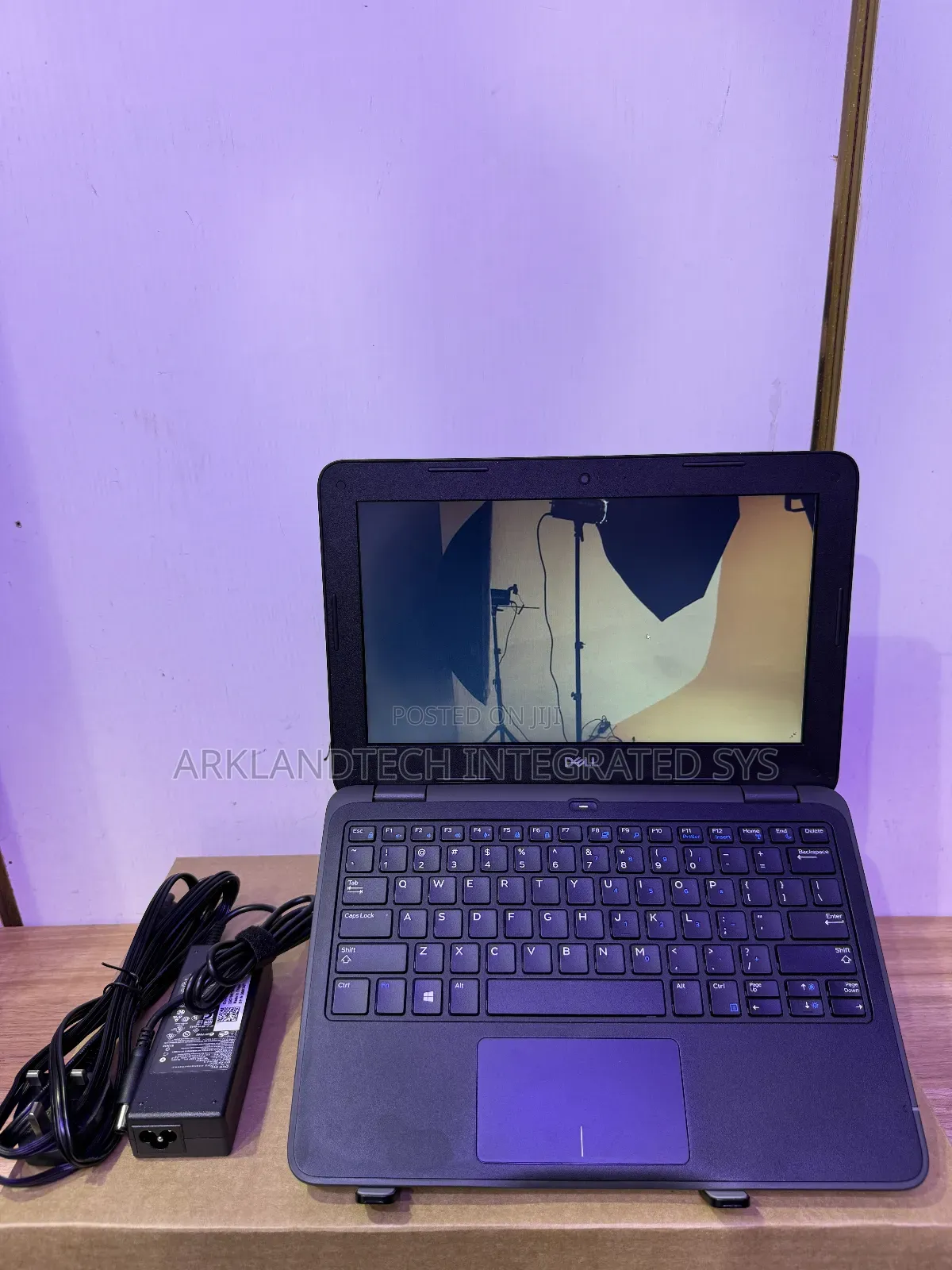 New Laptop Dell Latitude 3390 4GB Intel Celeron SSD 60GB