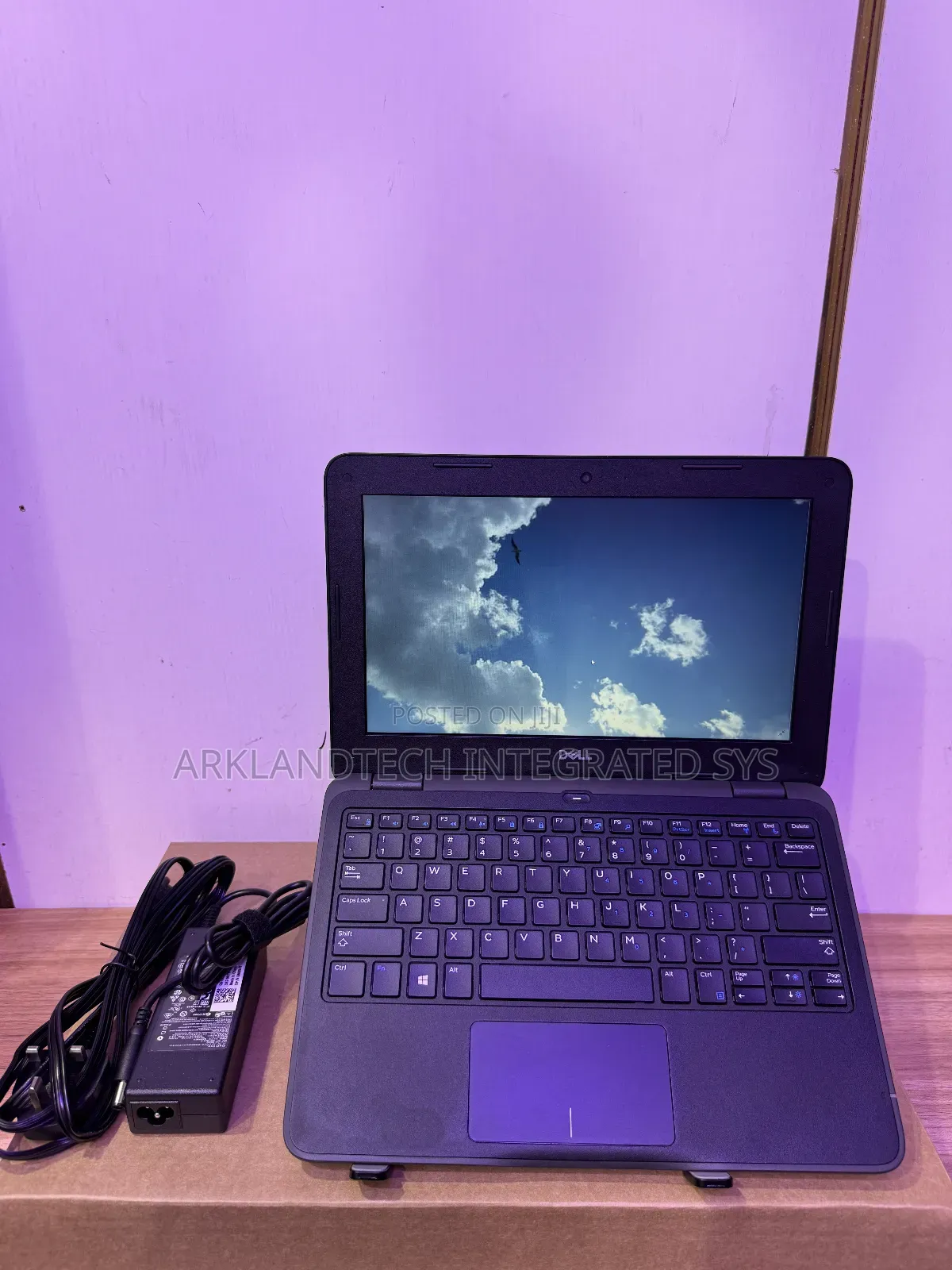 New Laptop Dell Latitude 3390 4GB Intel Celeron SSD 60GB