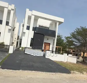 5bdrm Duplex in Chevron for sale