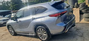 Toyota Highlander 2021 Blue