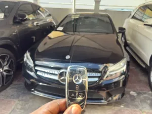 Mercedes-Benz C300 2020 Blue