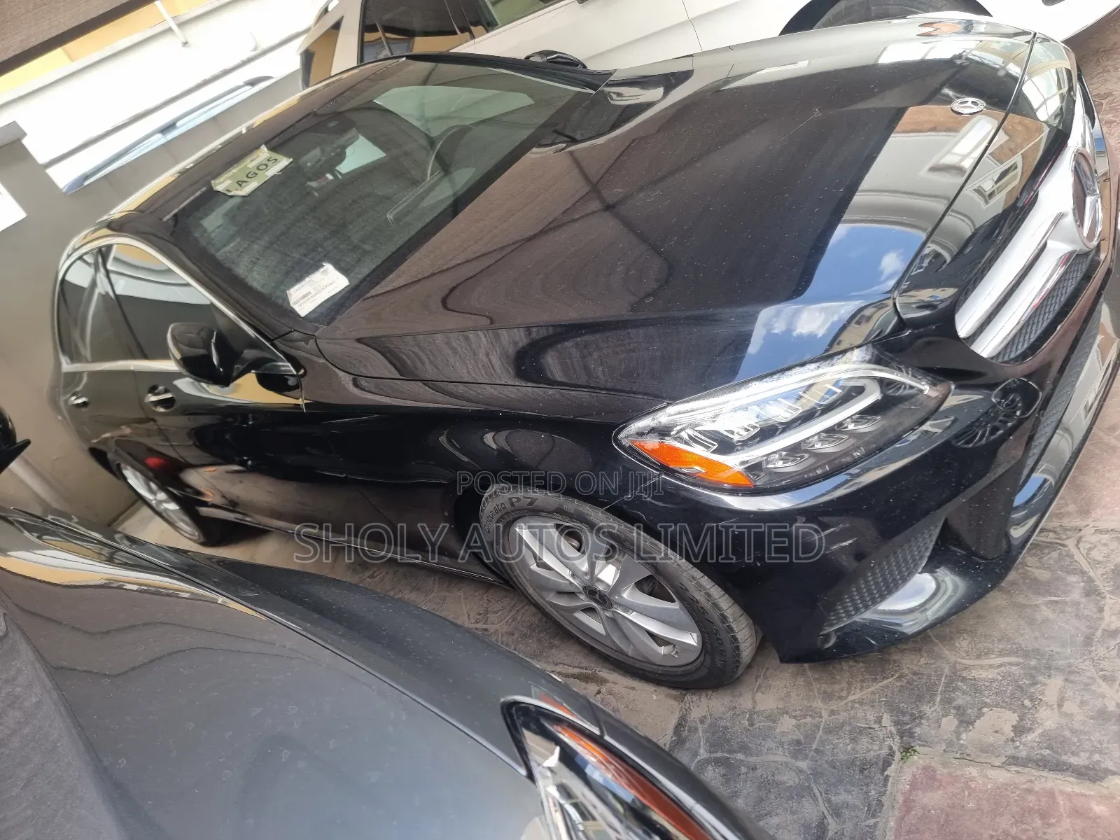 Mercedes-Benz C300 2020 Blue