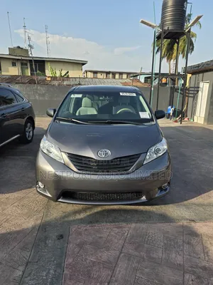Toyota Sienna LE AWD 7-Passenger 2013 Brown