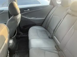 Hyundai Sonata SE 2.0T Sedan FWD (2.0L 4cyl 6A) 2011 Silver