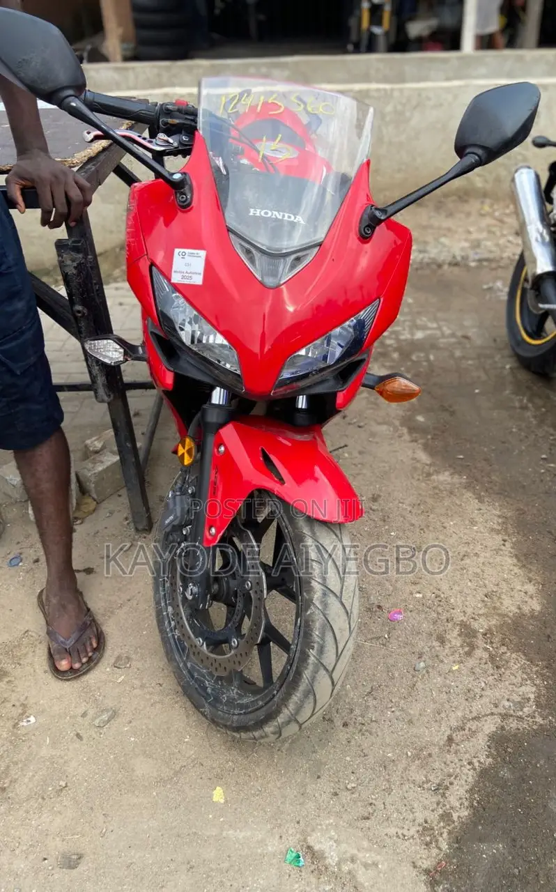 Honda CBR 2016 Red