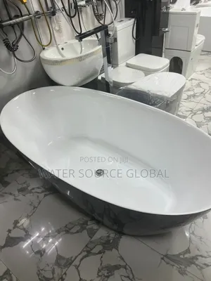 Black and White Luxury Bathub