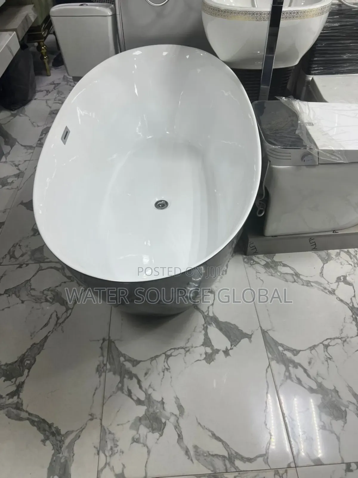 Black and White Luxury Bathub