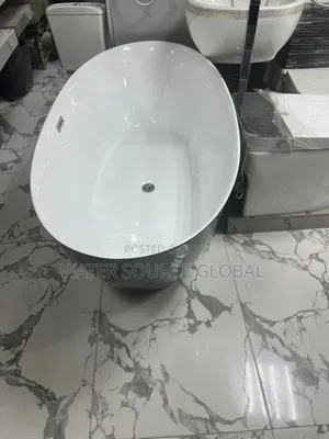 Black and White Luxury Bathub
