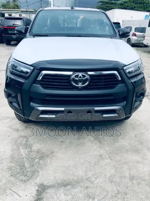New Toyota Hilux 2025 Black