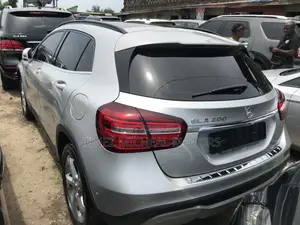 Mercedes-Benz GLA 250 2017 Silver