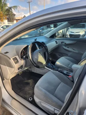 Toyota Corolla 2010 Silver
