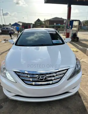 Hyundai Sonata SE Sedan FWD (2.4L 4cyl 6A) 2013 White