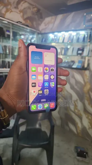 Apple iPhone XR 64 GB Red