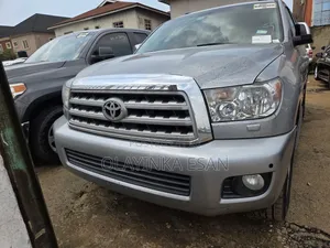 Toyota Sequoia Limited FFV 4dr SUV 4WD (5.7L 8cyl 6A) 2012 Silver