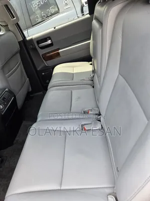 Toyota Sequoia Limited FFV 4dr SUV 4WD (5.7L 8cyl 6A) 2012 Silver