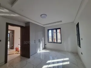4bdrm Duplex in Gra for rent
