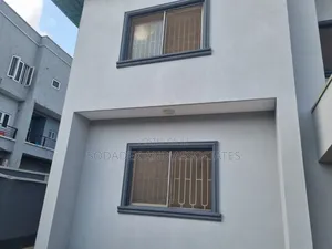 4bdrm Duplex in Gra for rent
