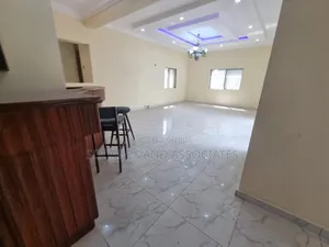 4bdrm Duplex in Gra for rent