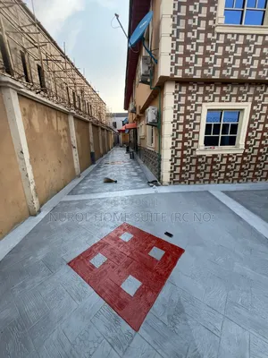 Unique Floor Installation