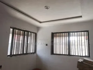 3bdrm Block of Flats in Mende for rent