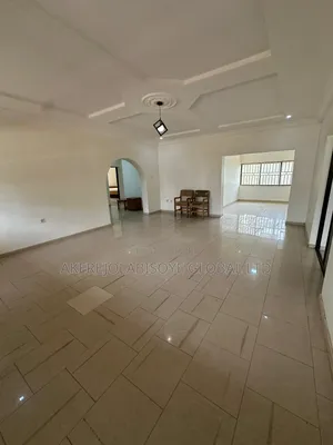 3bdrm Apartment in Wuse 2 Abuja for rent