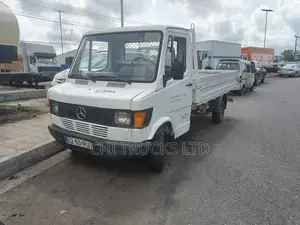 Mercedes Benz 210 Mini Truck