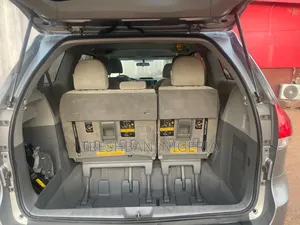Toyota Sienna XLE 8 Passenger 2011 Silver