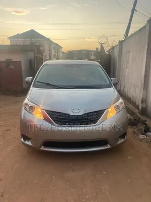 Toyota Sienna XLE 8 Passenger 2011 Silver