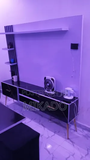 Tv Cursor, Pallour Shelf