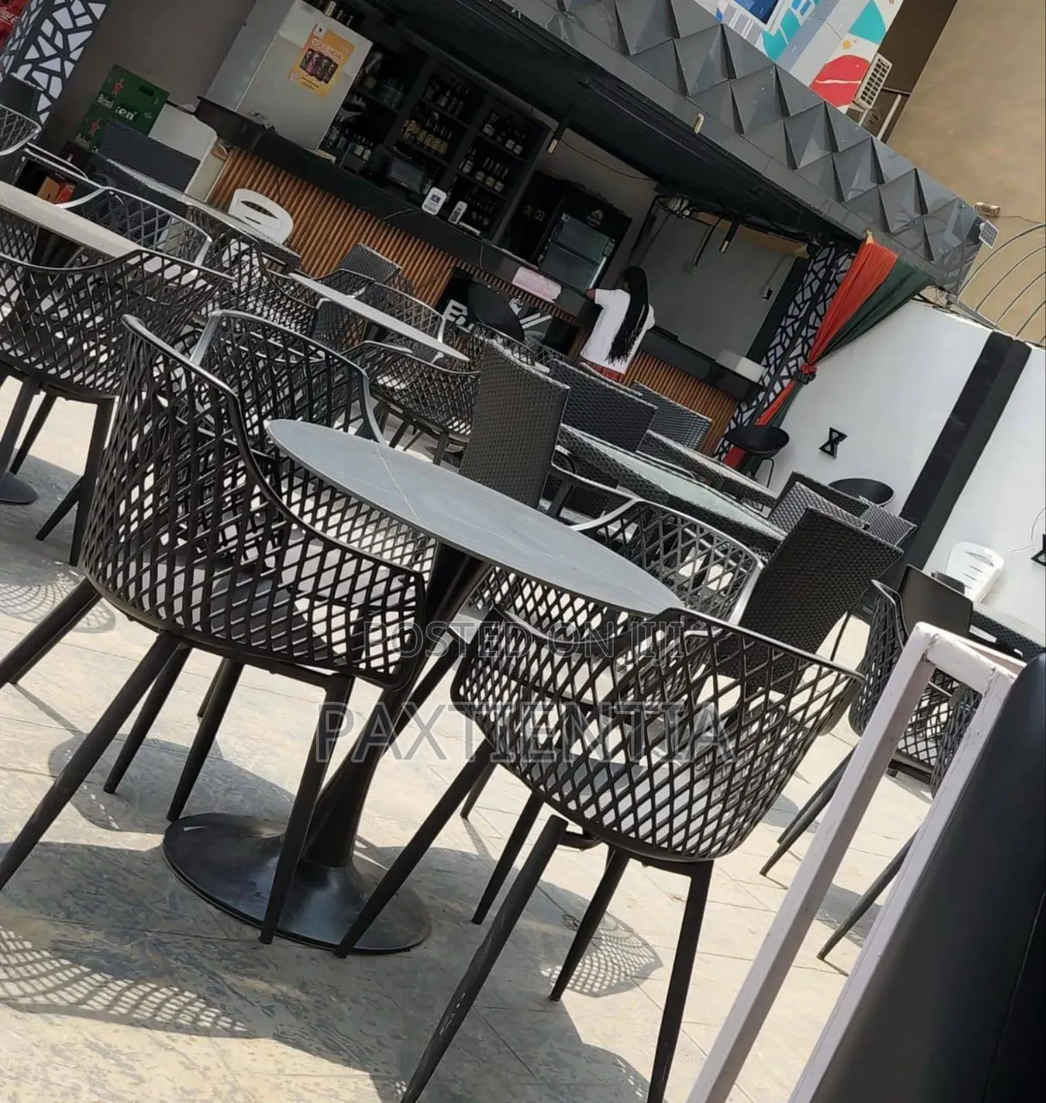 Simple Round Table For Restaurants
