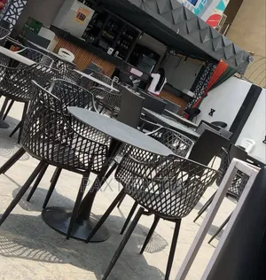 Simple Round Table For Restaurants