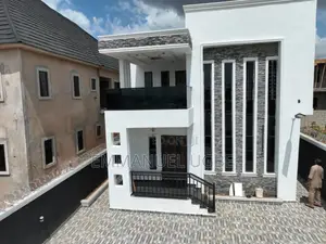 4bdrm Duplex in Oshimili South for sale