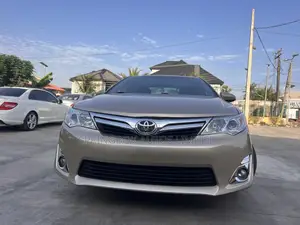 Toyota Camry XLE 4dr Sedan (2.5L 4cyl 6A) 2012 Gold