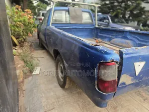 Toyota Hilux 1998 Blue