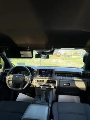 Toyota Tacoma SR5 Access Cab 6' Bed AT 2024 Black