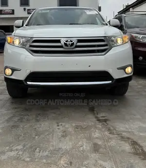 Toyota Highlander Limited 4dr SUV AWD (3.5L 6cyl 6A) 2014 White