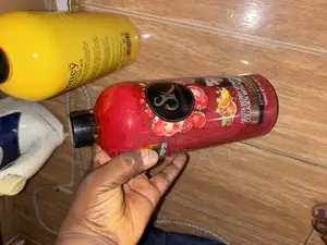 S K Duchess Glow Body Wash