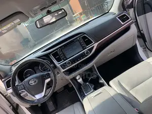 Toyota Highlander Limited 4dr SUV AWD (3.5L 6cyl 6A) 2015 White