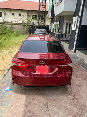 Toyota Camry SE FWD (2.5L 4cyl 8AM) 2018 Red