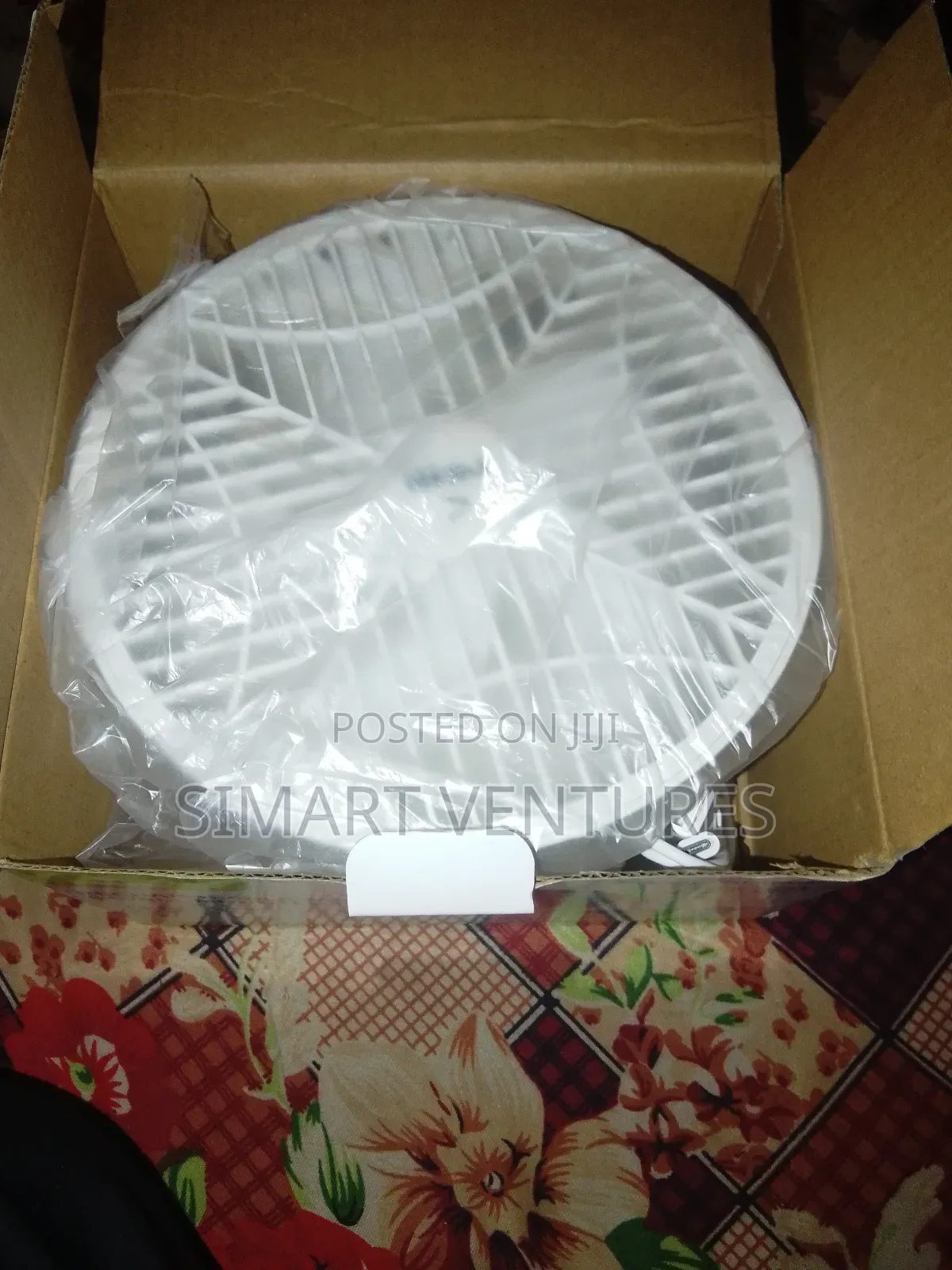 Iwin Rechargeable Rotating Table Fan