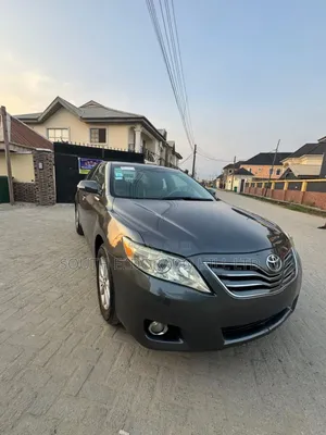 Toyota Camry XLE 4dr Sedan (2.5L 4cyl 6AM) 2010 Gray