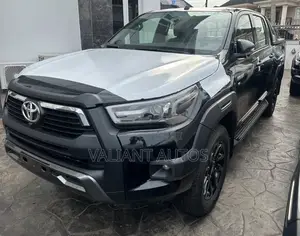 New Toyota Hilux 2025 Black