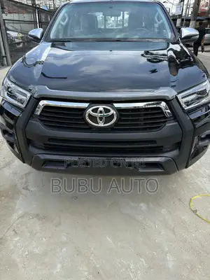 Toyota Hilux Revo Smart Cab Petrol 2.7 RWD 2018 Black