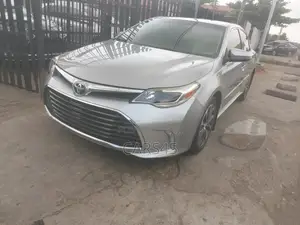 Toyota Avalon XLE Premium Sedan FWD (3.5L 6cyl 6A) 2017 Silver