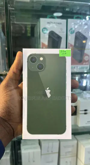 New Apple iPhone 13 128 GB Green